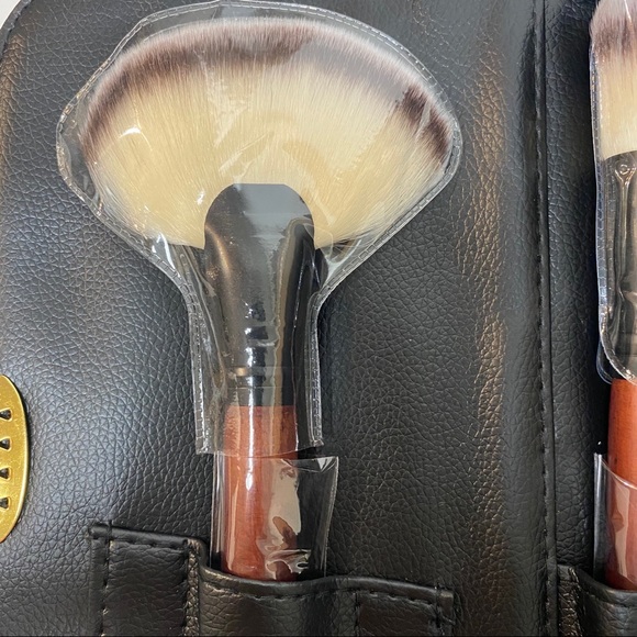 Profesional High Quality 26 Pcs Make Up Brush Set - Picture 10 of 13